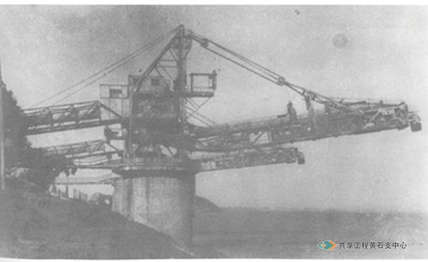 “日铁”大冶矿业所兴建的石灰窑码头卸矿机