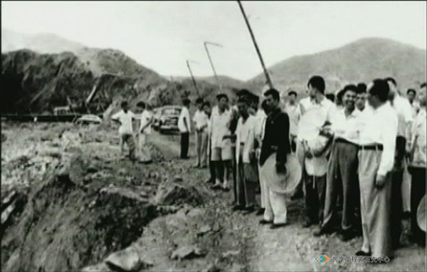 1958年9月15日，毛泽东主席视察大冶铁矿时的情景。