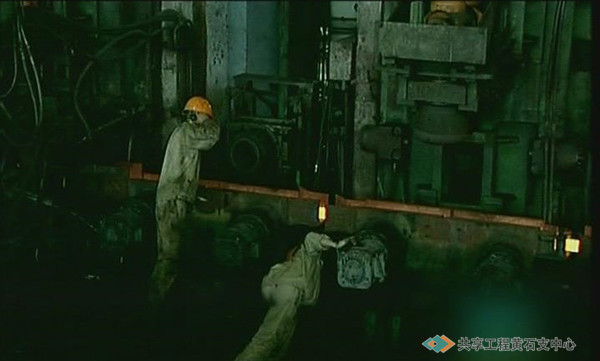 “湖北新冶钢”工人工作场景